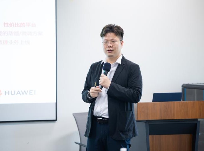 “关税迷雾中的科技灯塔，算力与大模型如何破局领航？”特别活动