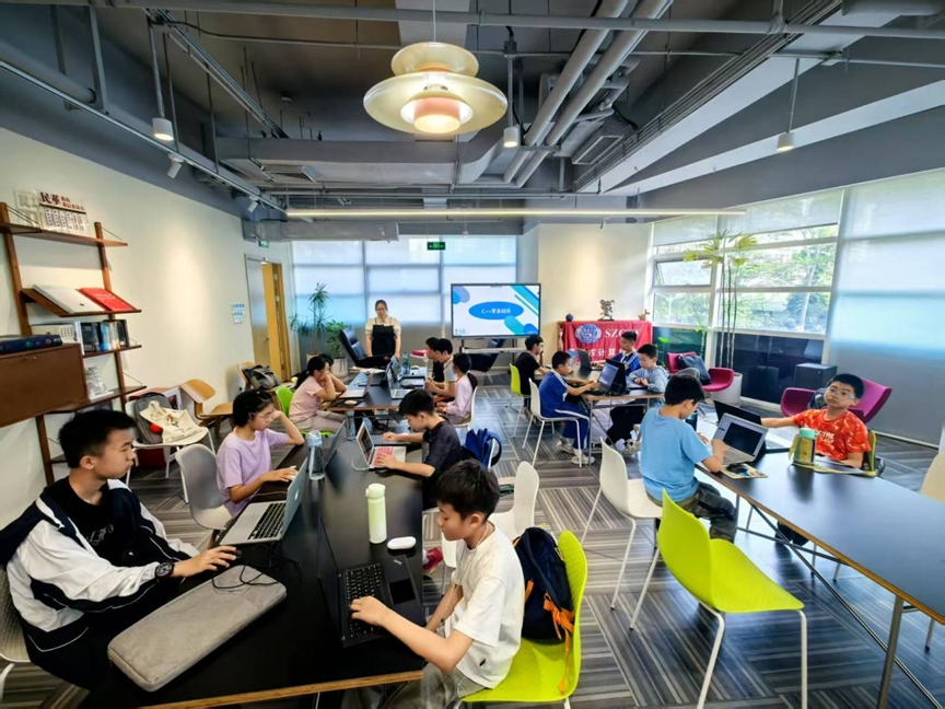 零基础启航至算法进阶，助力青少年编程成长